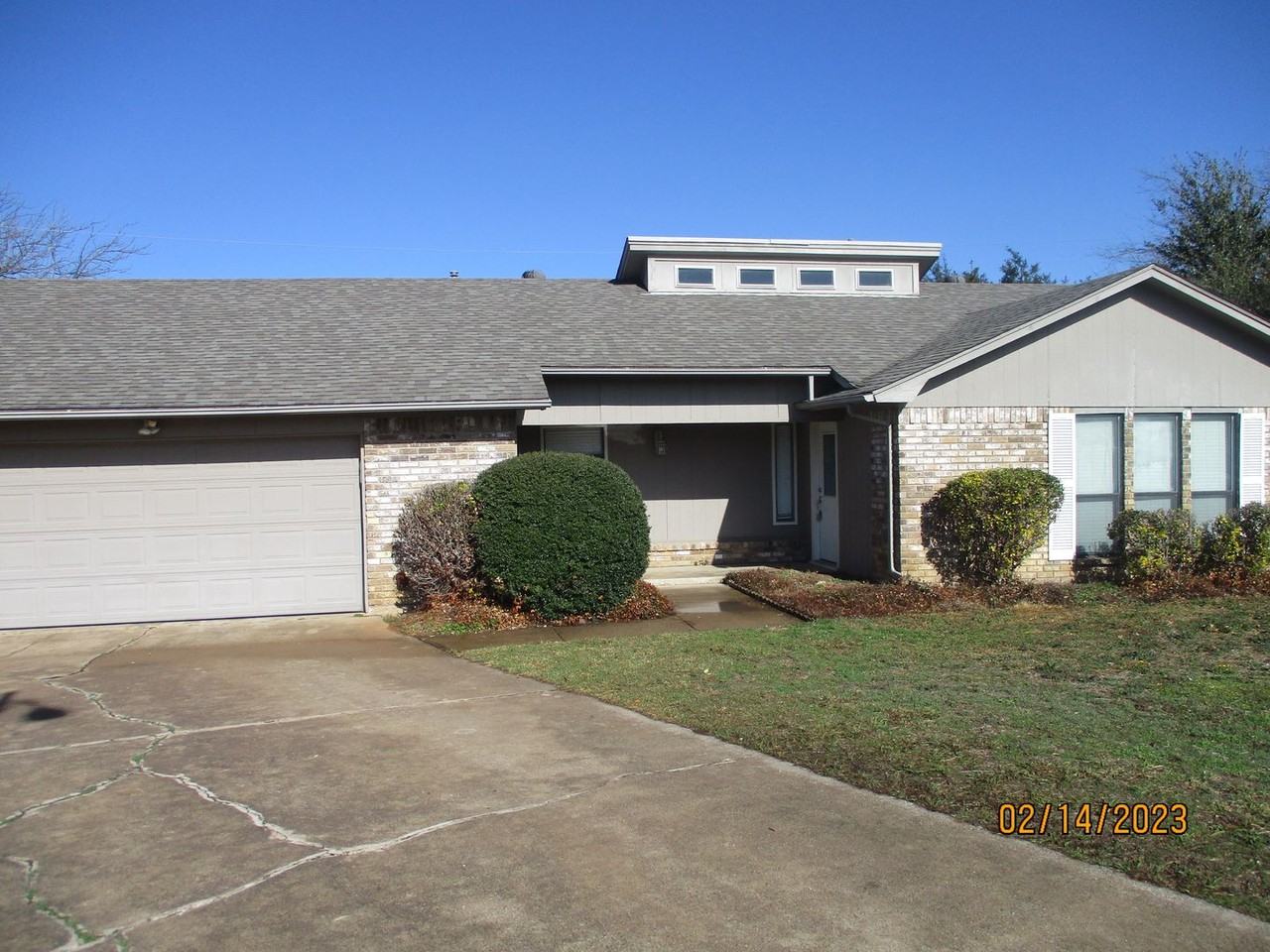 3700 Dauphine Ct - Photo 3 of 28