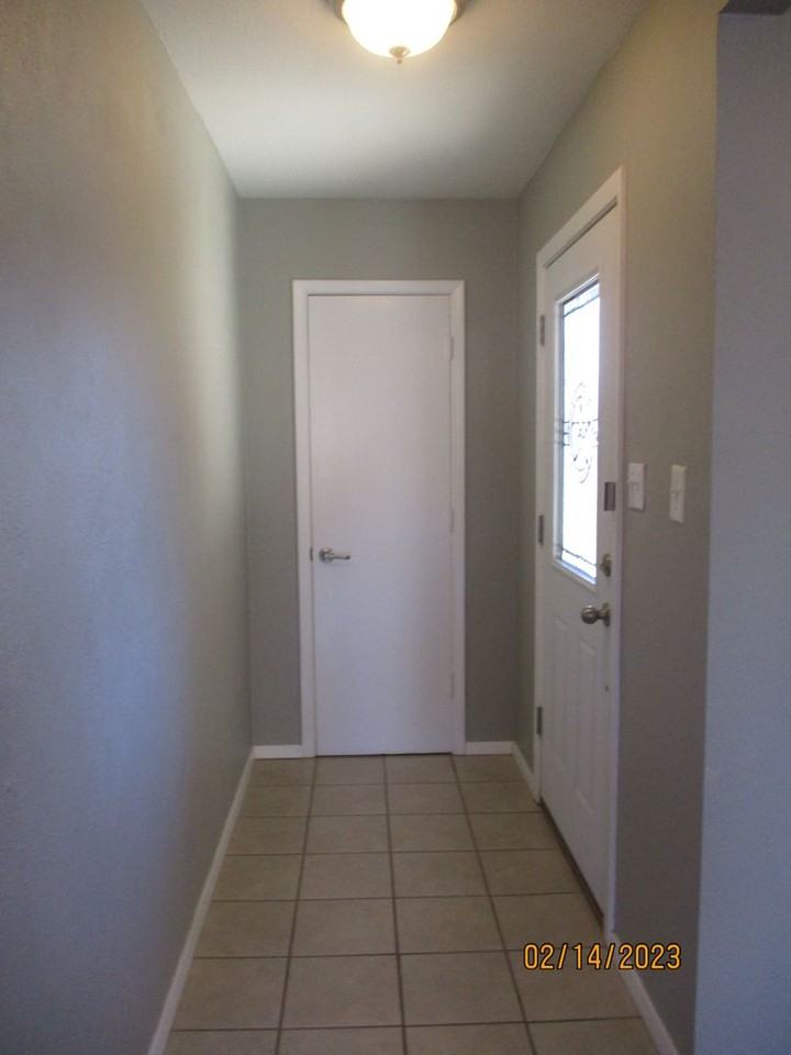 3700 Dauphine Ct - Photo 4 of 28
