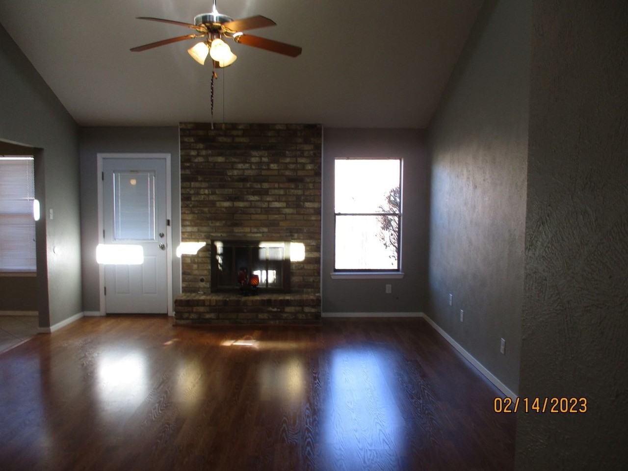 3700 Dauphine Ct - Photo 5 of 28