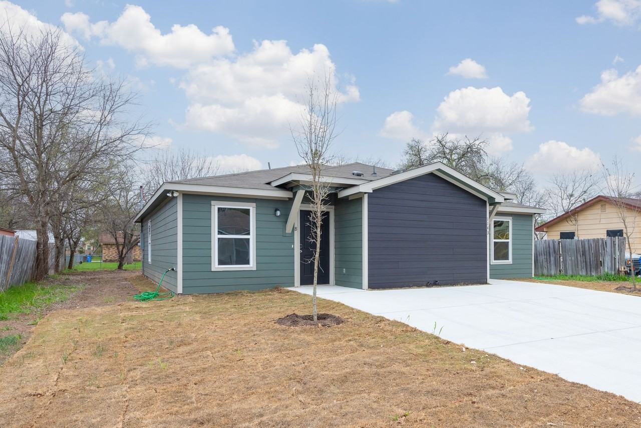 1143 Magnolia #A - Photo 2 of 19