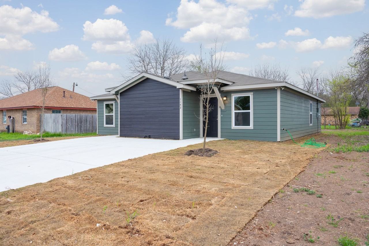 1143 Magnolia #A - Photo 3 of 19