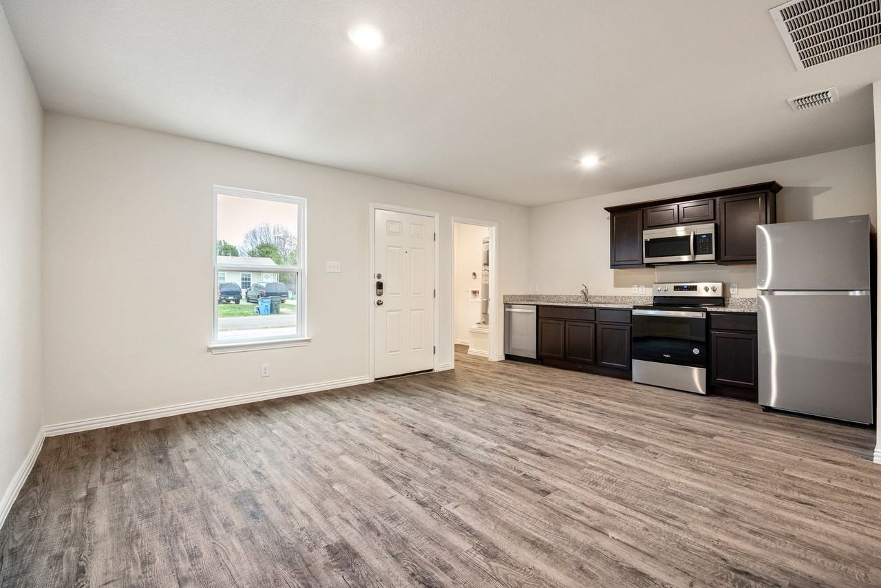 1143 Magnolia #A - Photo 6 of 19