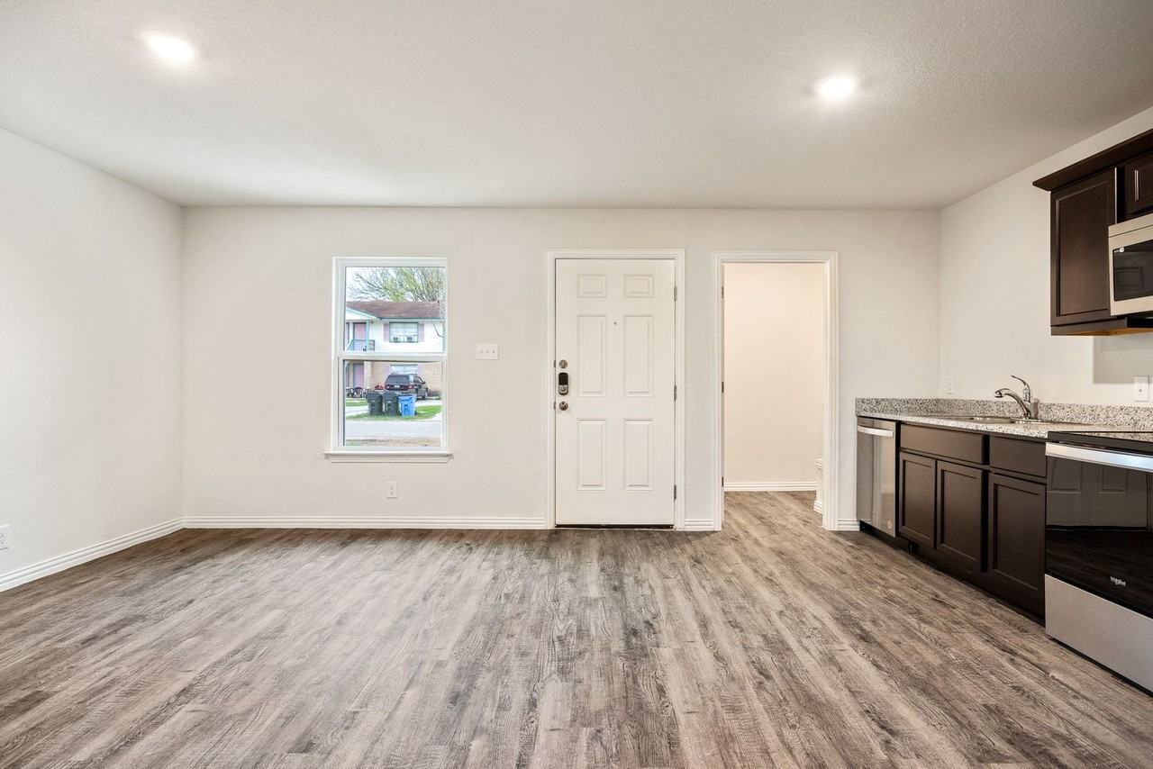 1143 Magnolia #A - Photo 7 of 19