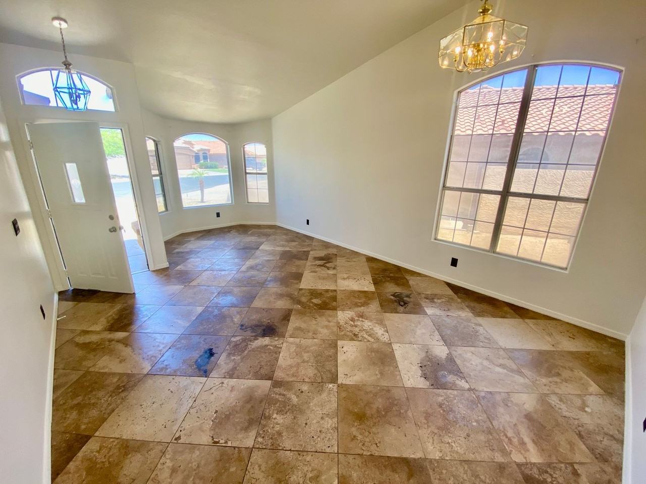 12637 W Cambridge Ave - Photo 4 of 35