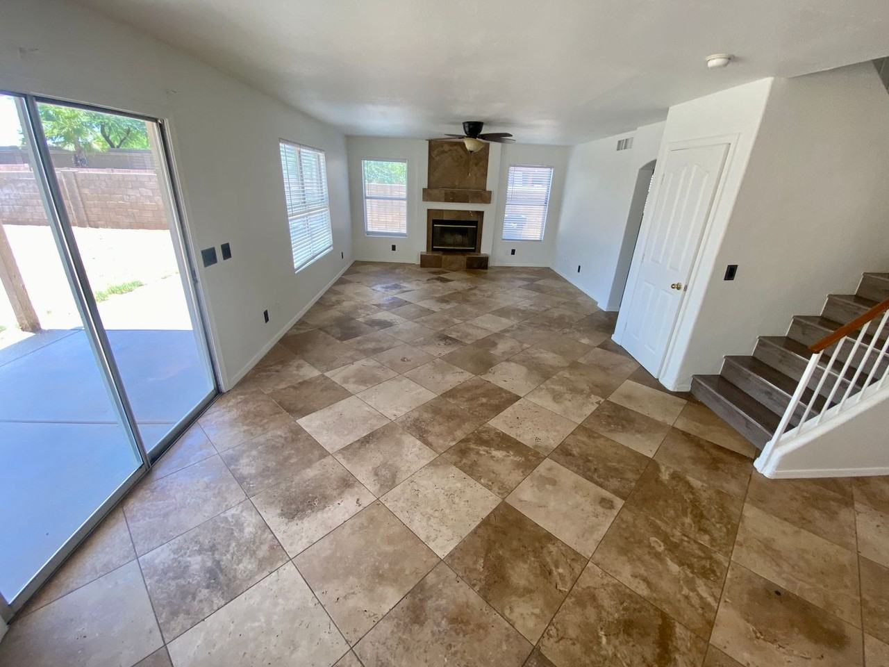 12637 W Cambridge Ave - Photo 5 of 35