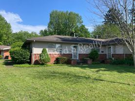 2706 S Stewart Ave - Photo 1 of 1