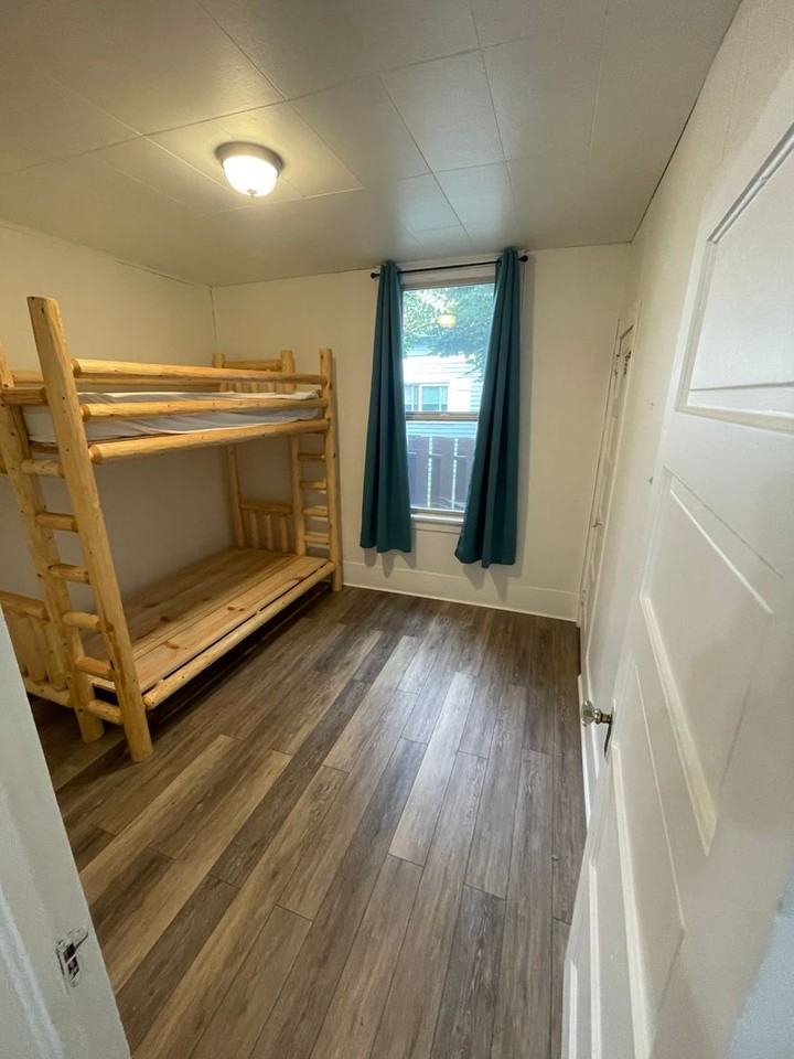 304 S Anderson St - Photo 6 of 46