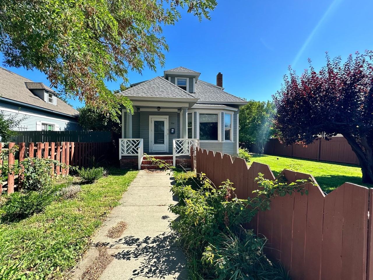 304 S Anderson St - Photo 7 of 46