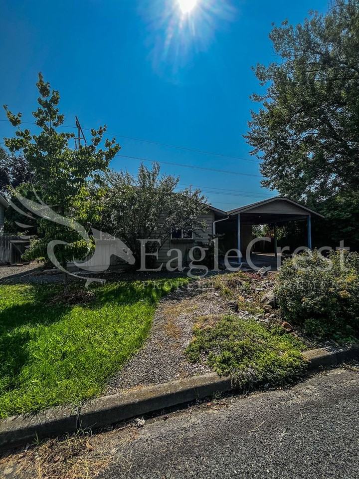 1130 Se Colonial Dr - Photo 2 of 27