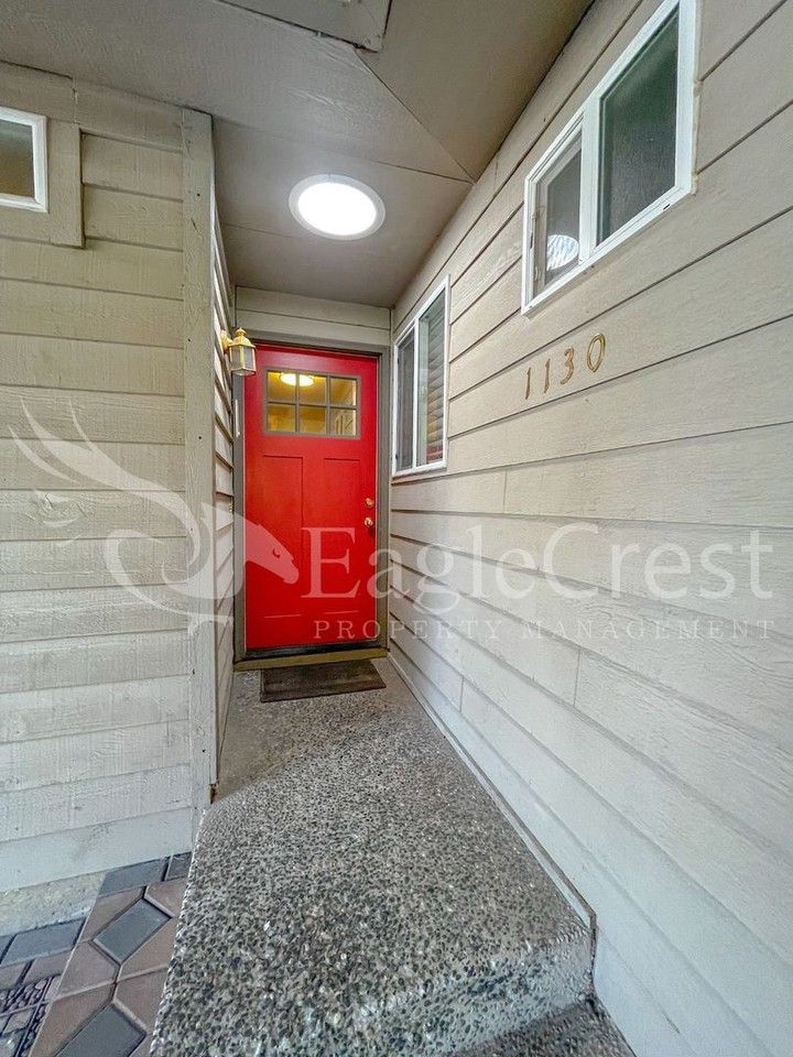 1130 Se Colonial Dr - Photo 3 of 27