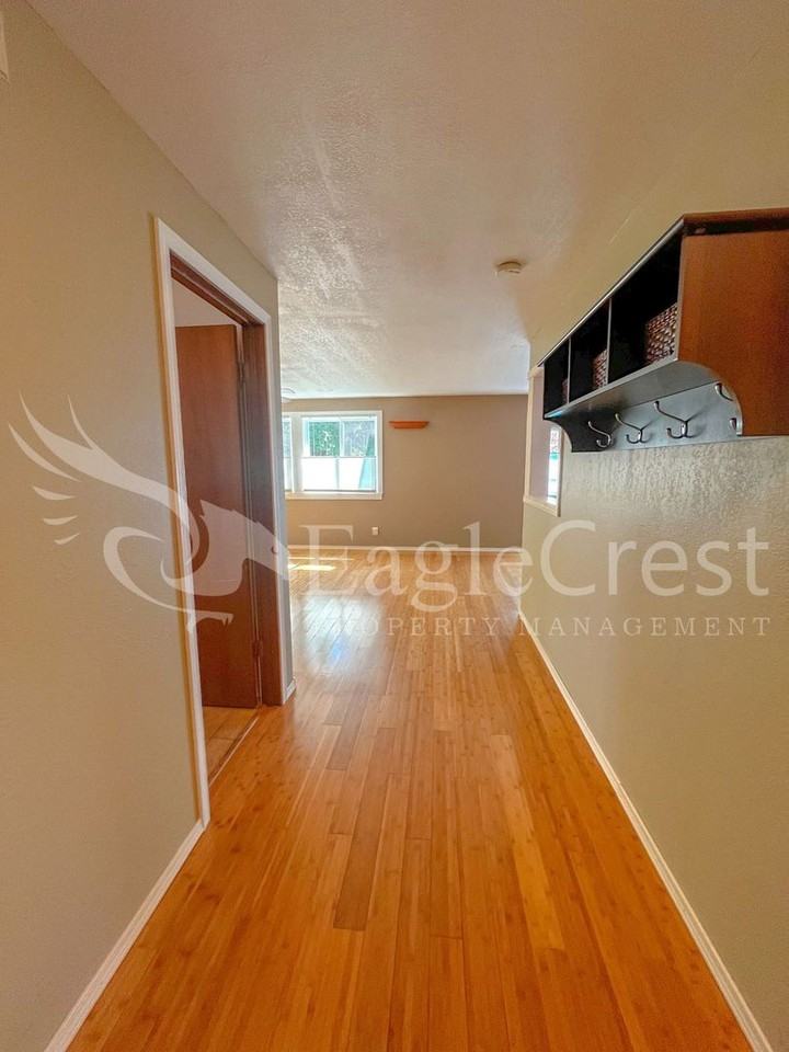 1130 Se Colonial Dr - Photo 4 of 27