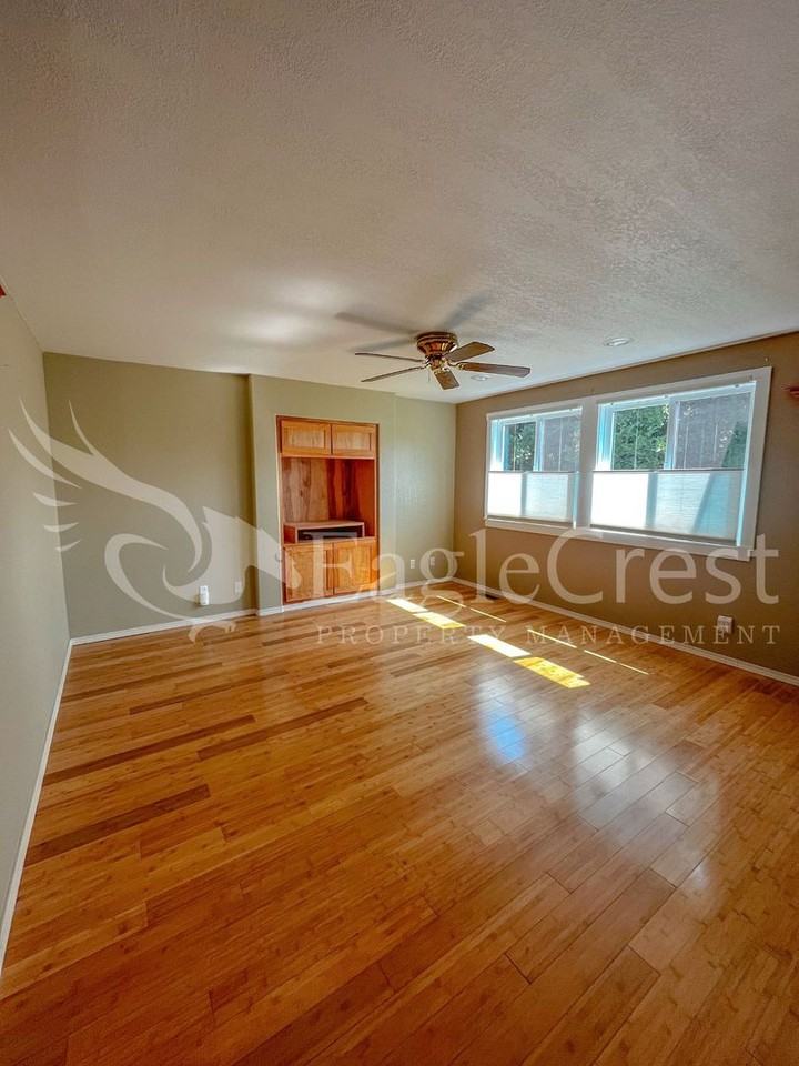 1130 Se Colonial Dr - Photo 5 of 27