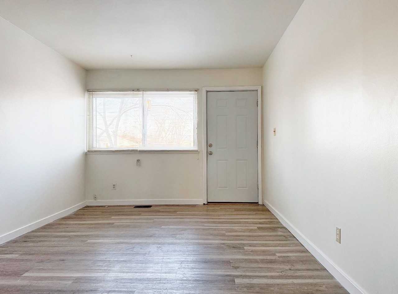 902 902 - 904 Fairlawn Cir - Photo 5 of 5