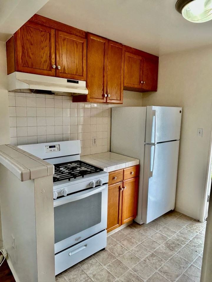 3130 Nimitz Blvd - Photo 4 of 16
