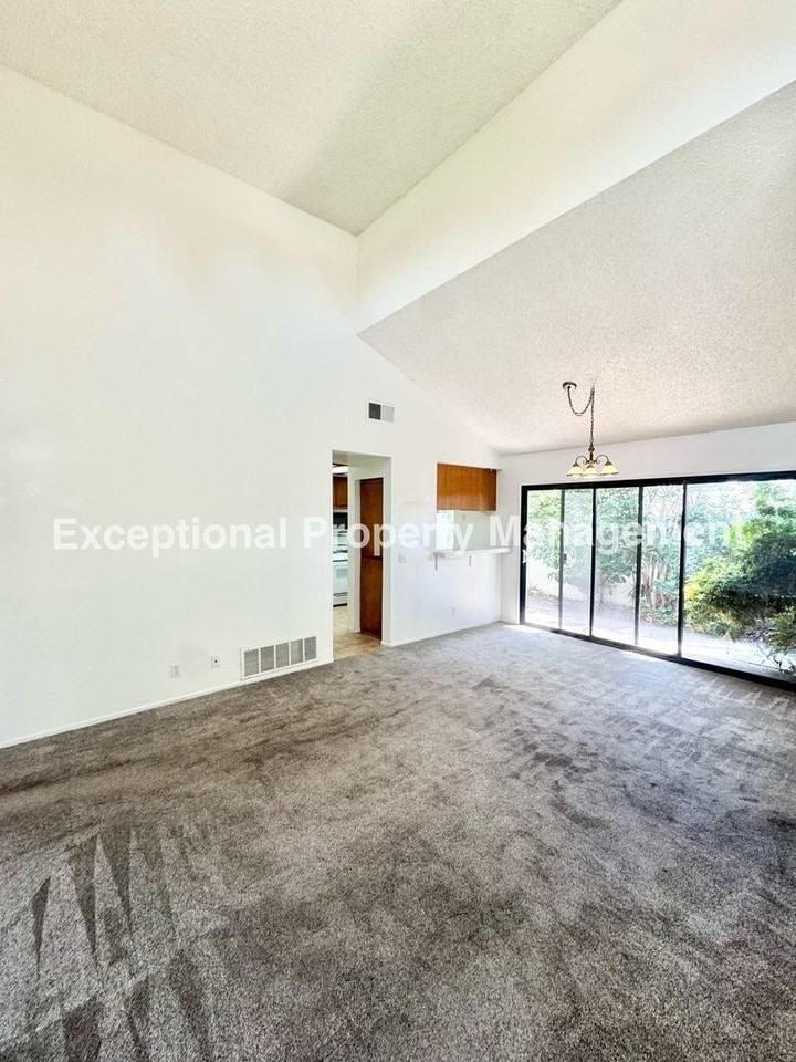 8577 Salina St - Photo 4 of 11