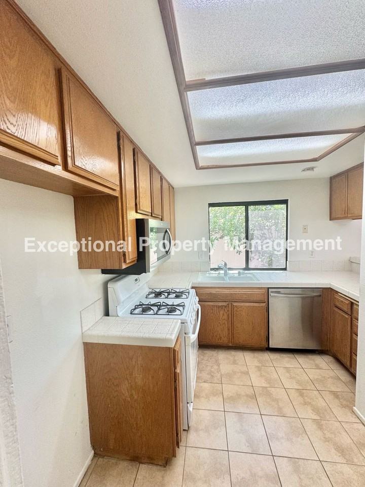 8577 Salina St - Photo 5 of 11