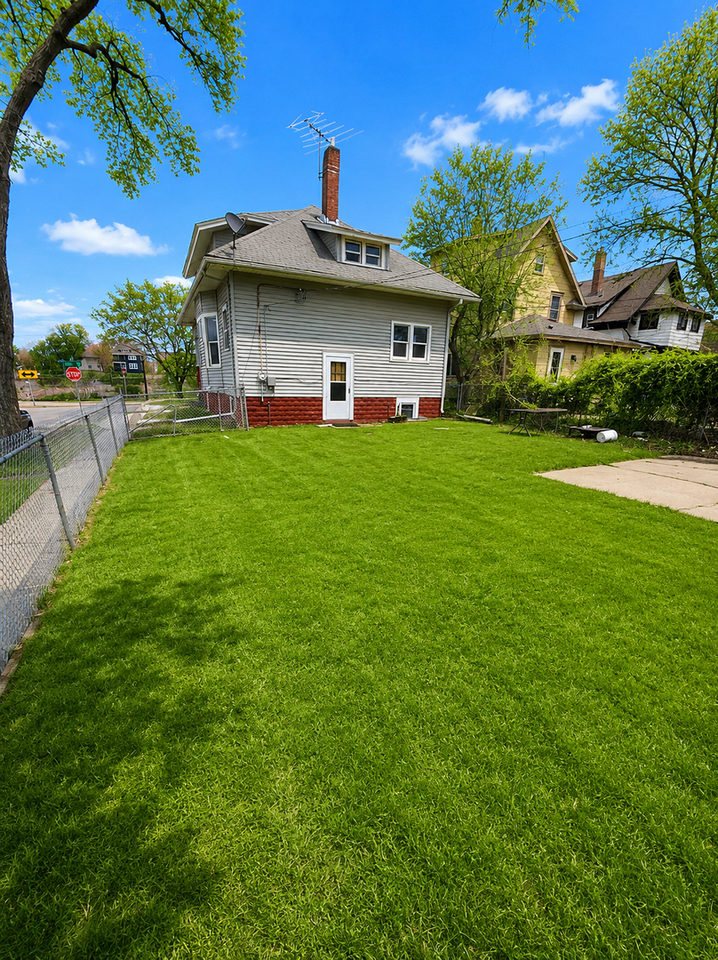 1624 Concordia Ave - Photo 2 of 15
