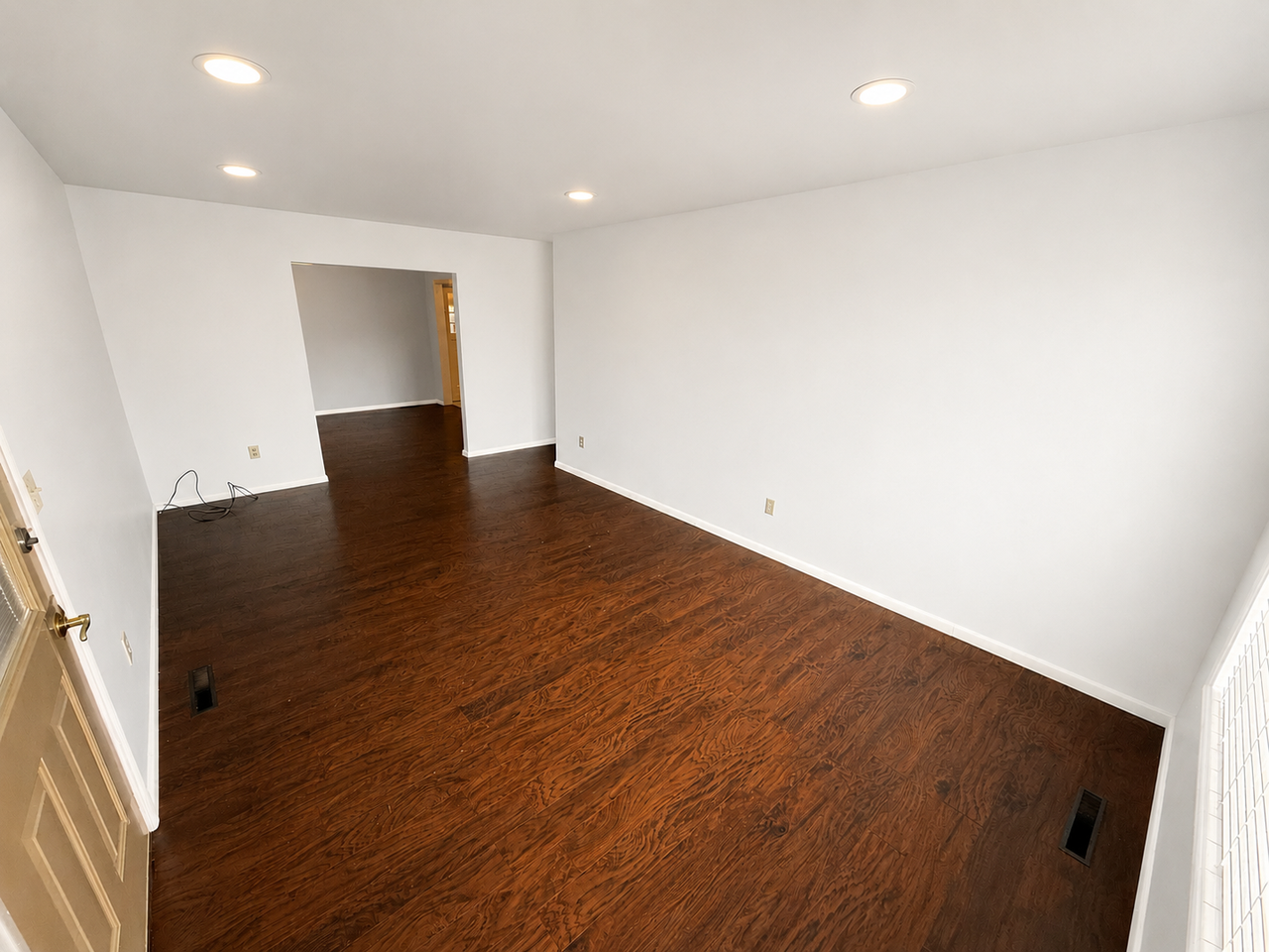 2125 9th Ave - Photo 3 of 8