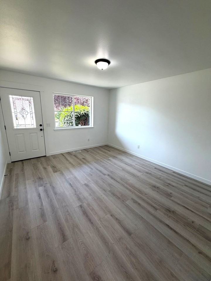 5831 122nd Pl Ne - Photo 2 of 20