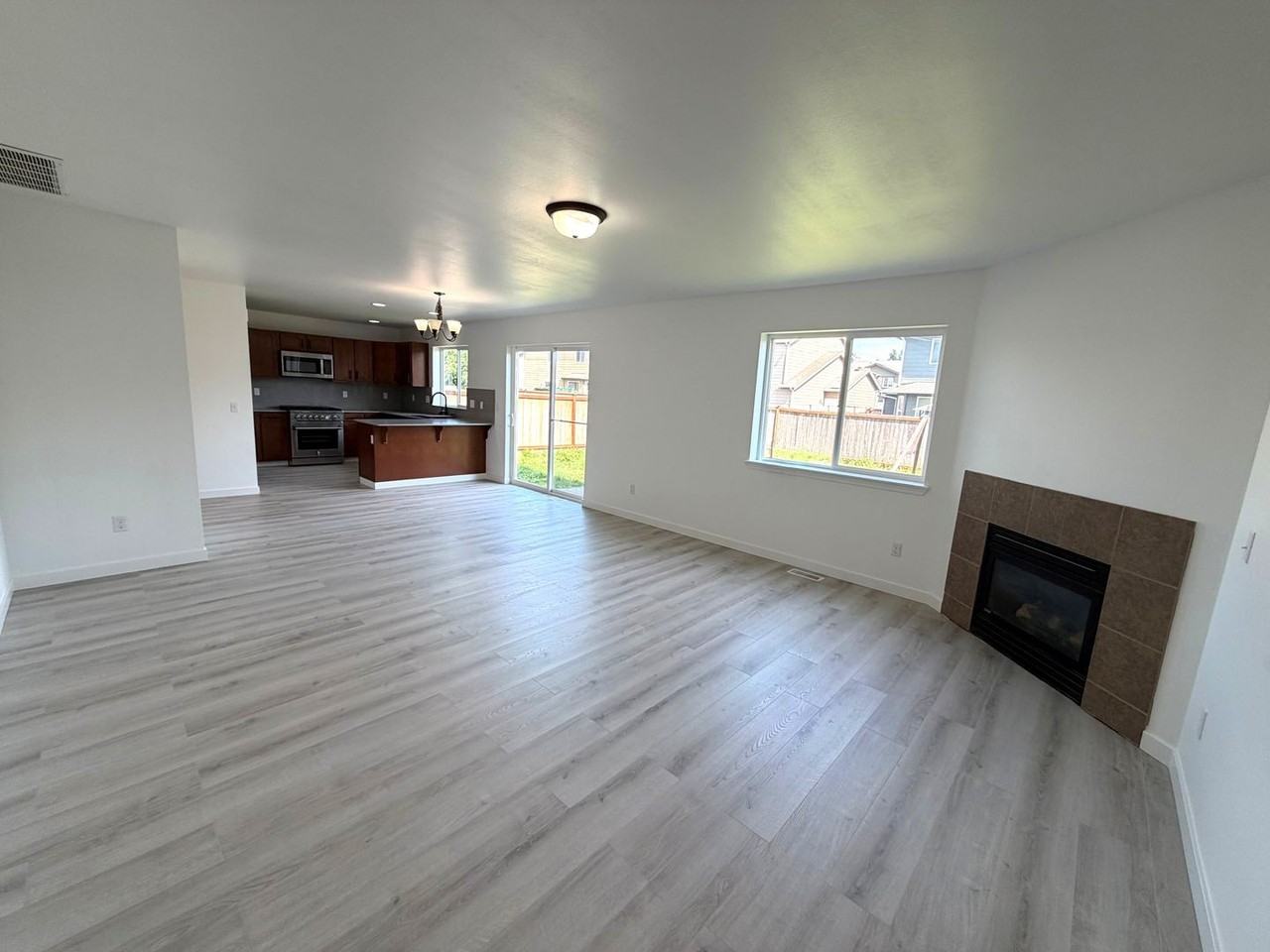 5831 122nd Pl Ne - Photo 3 of 20