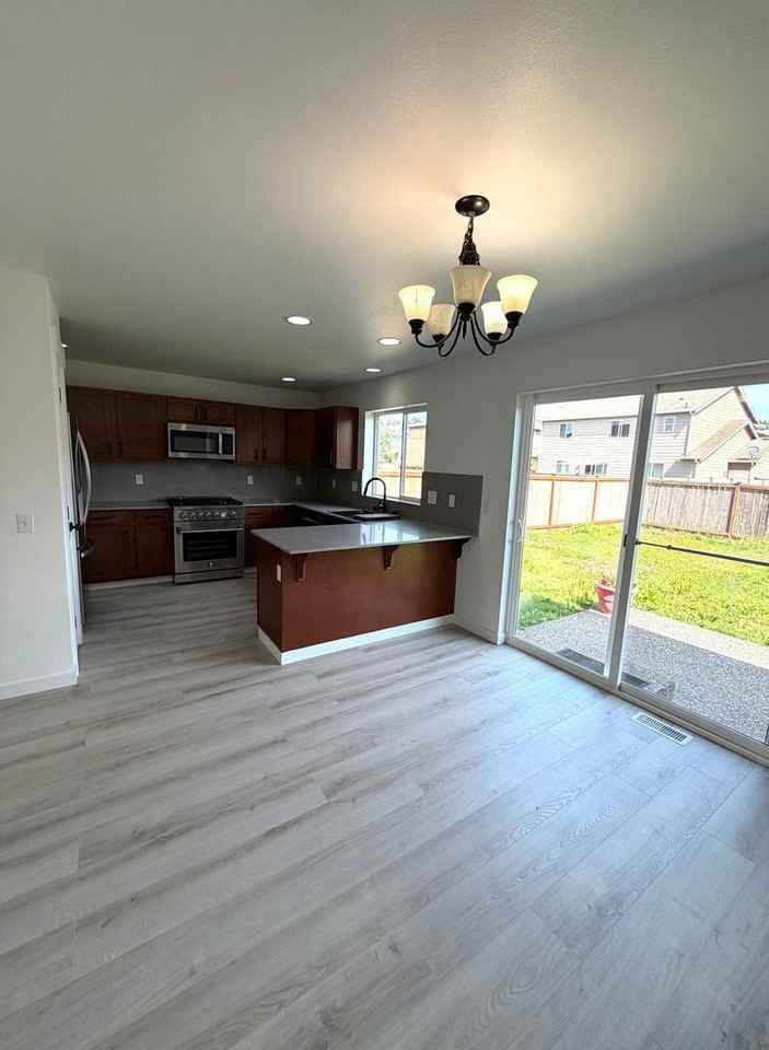 5831 122nd Pl Ne - Photo 4 of 20