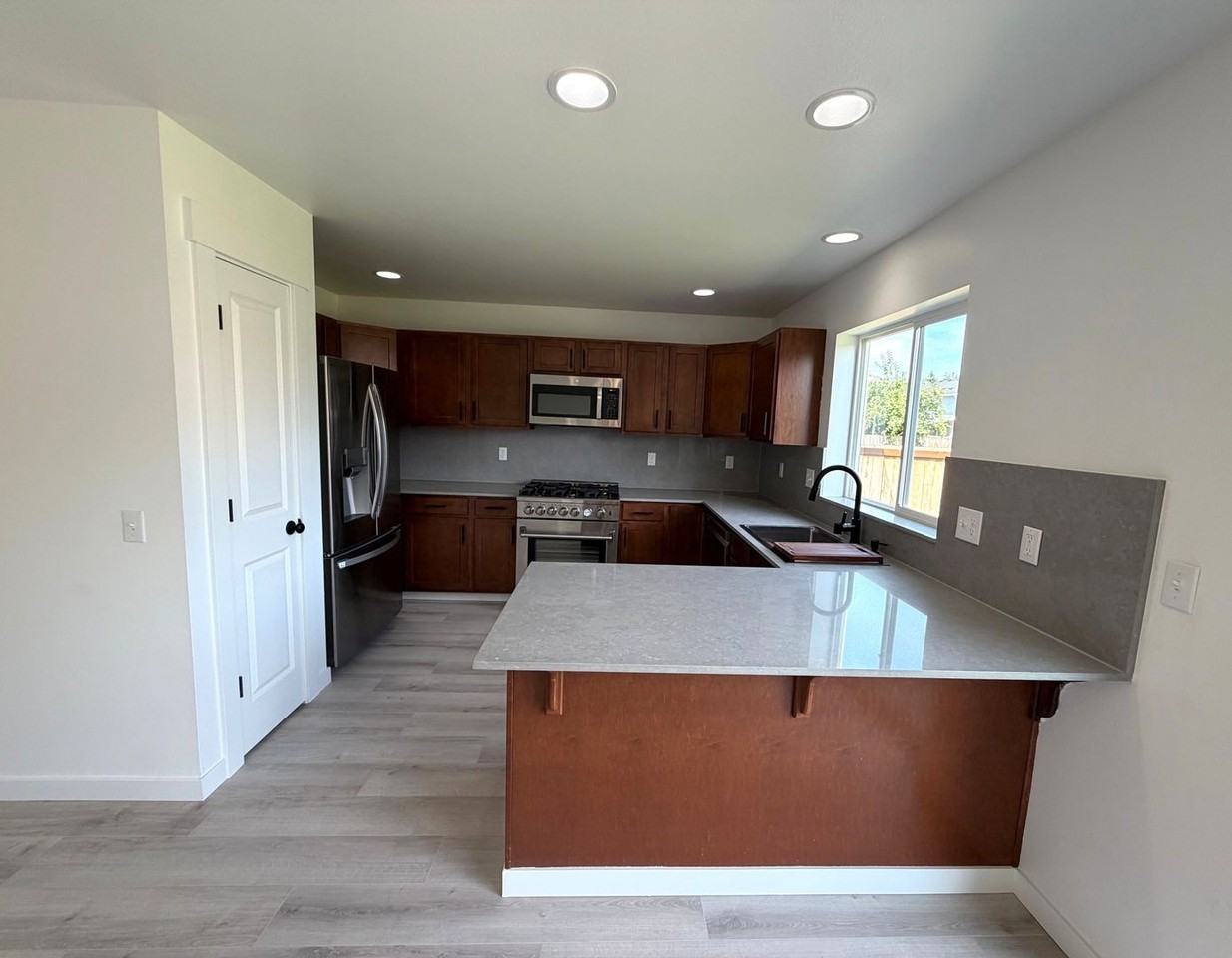 5831 122nd Pl Ne - Photo 5 of 20