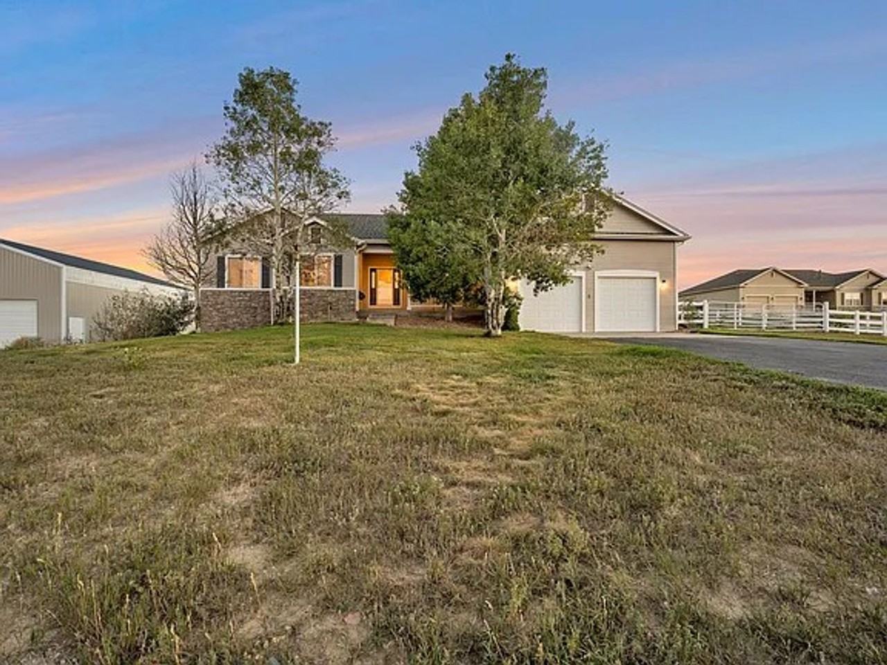 2228 Red Maple Cir - Photo 2 of 25