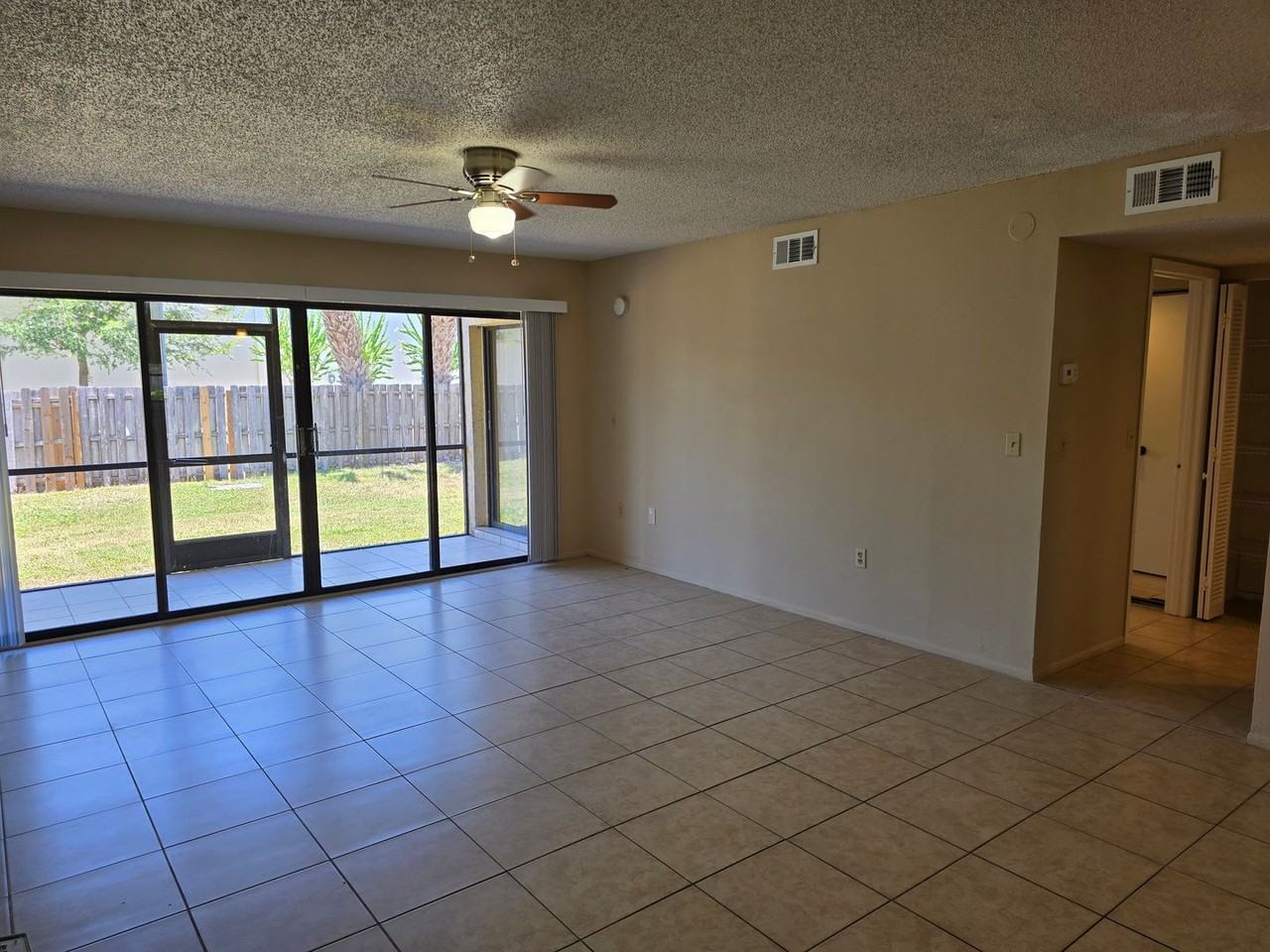 827 Mecca Dr - Photo 2 of 15