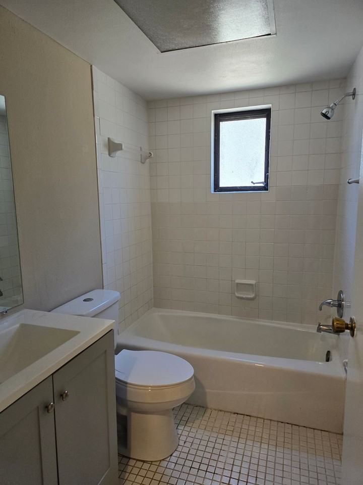 827 Mecca Dr - Photo 3 of 15
