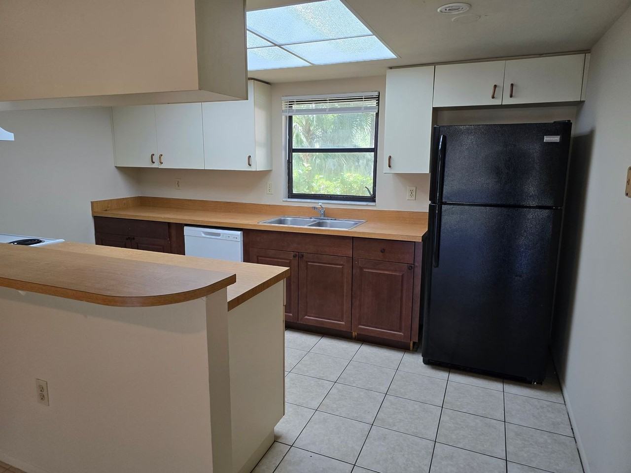 827 Mecca Dr - Photo 6 of 15