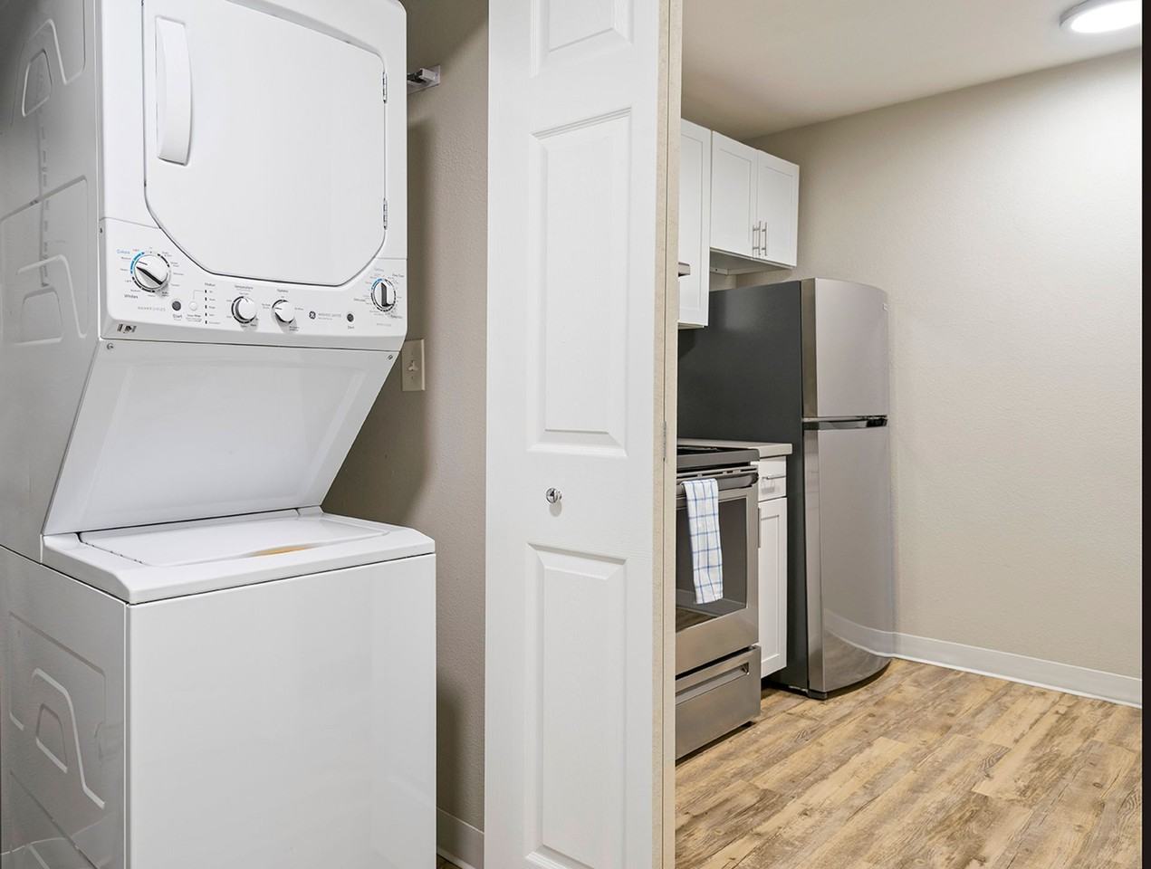 Alcove Apartment - Photo 7 of 38