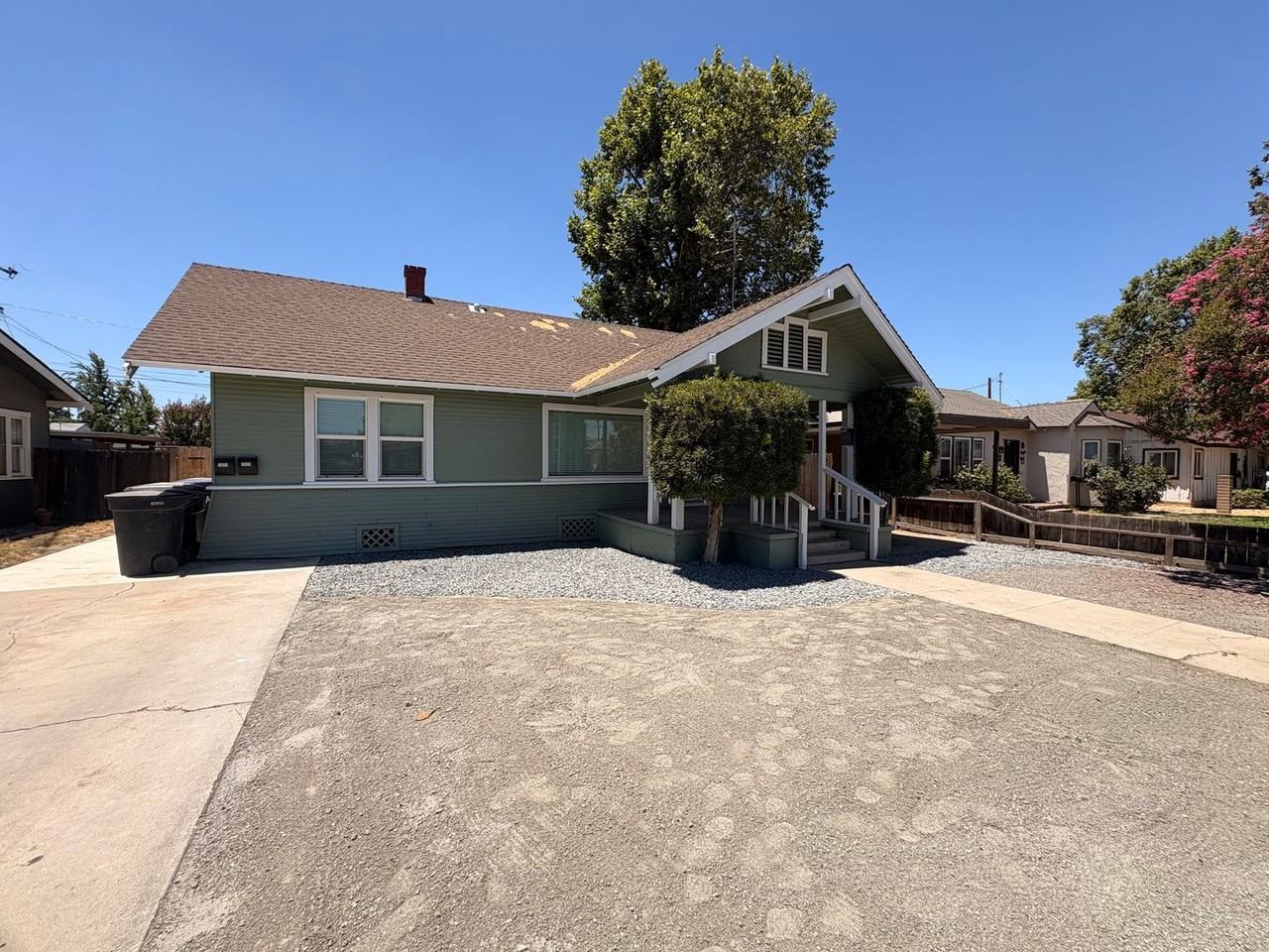 1029 N Highland St - Photo 2 of 10