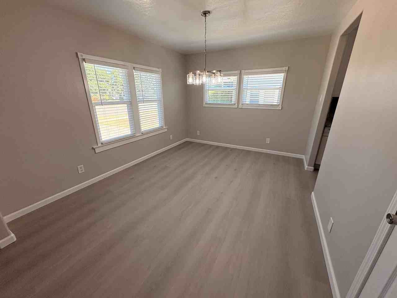 1029 N Highland St - Photo 5 of 10