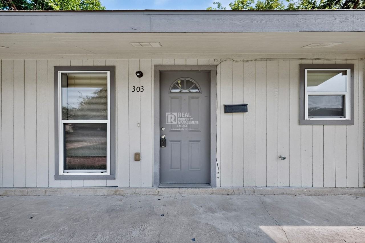 303 Westwood Dr - Photo 3 of 30