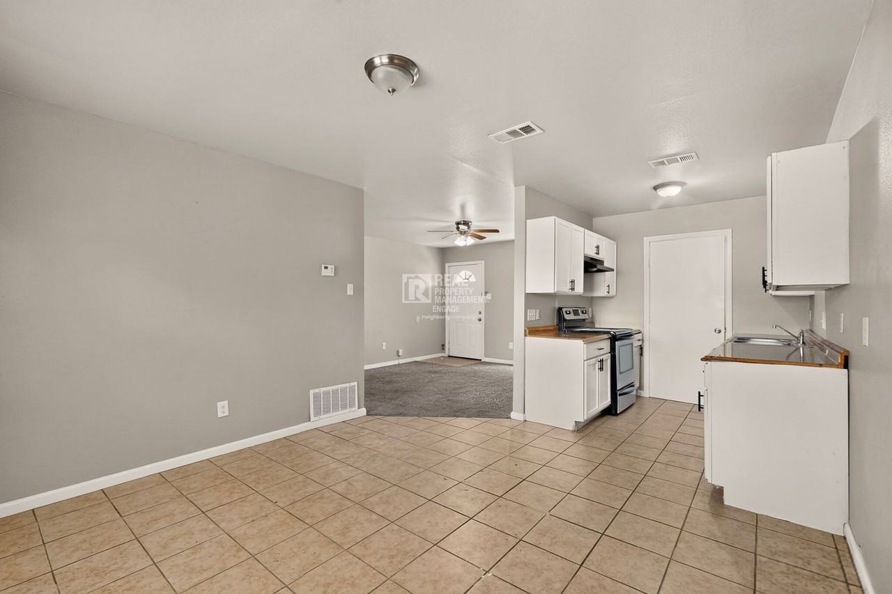 303 Westwood Dr - Photo 5 of 30