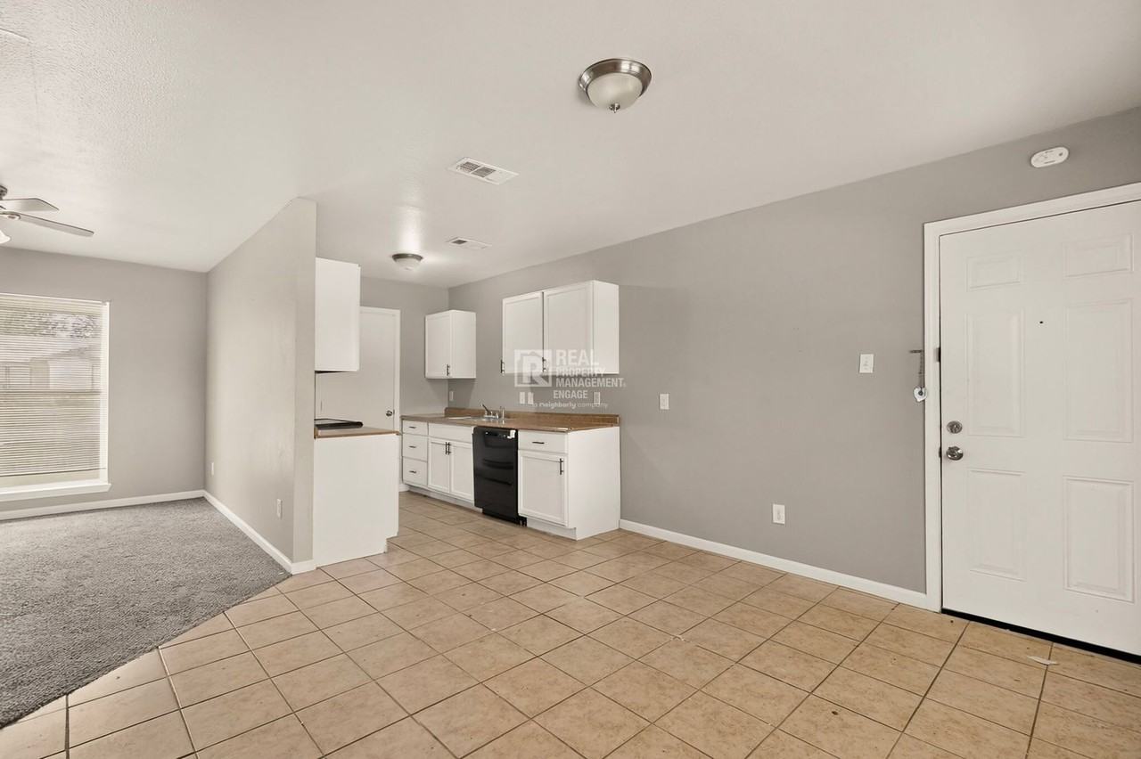 303 Westwood Dr - Photo 6 of 30
