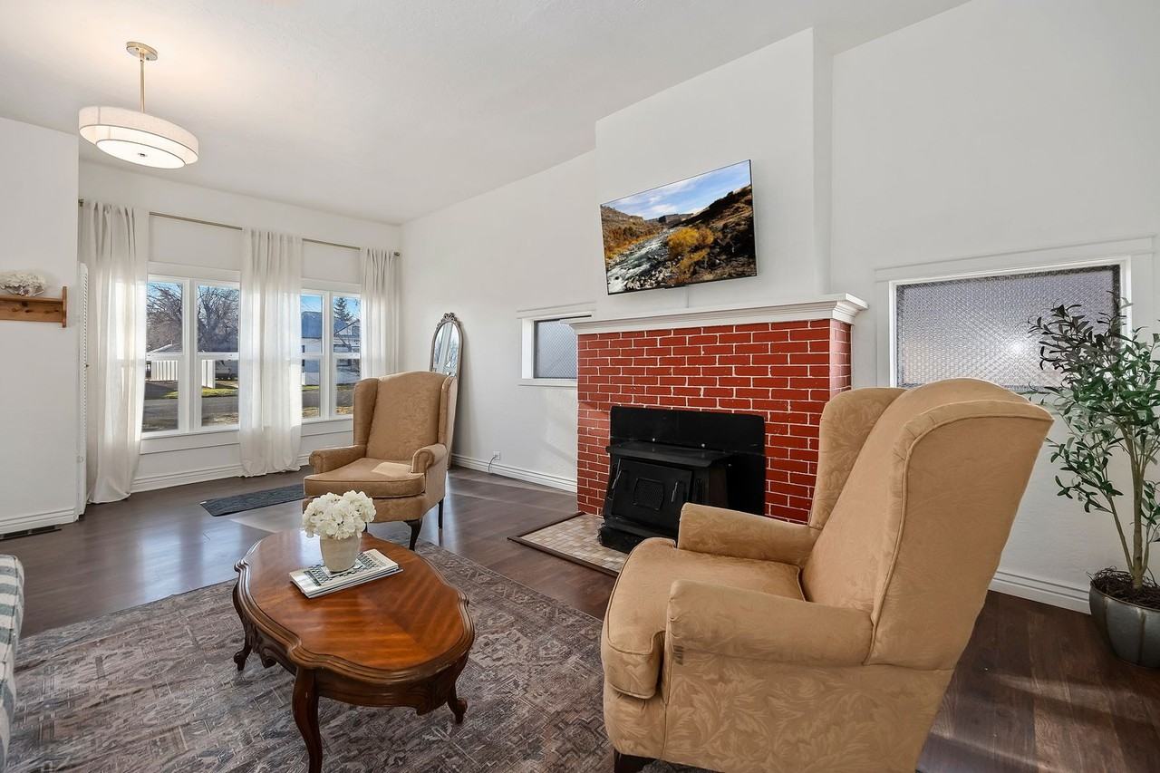 520 5th Ave N - Photo 3 of 19