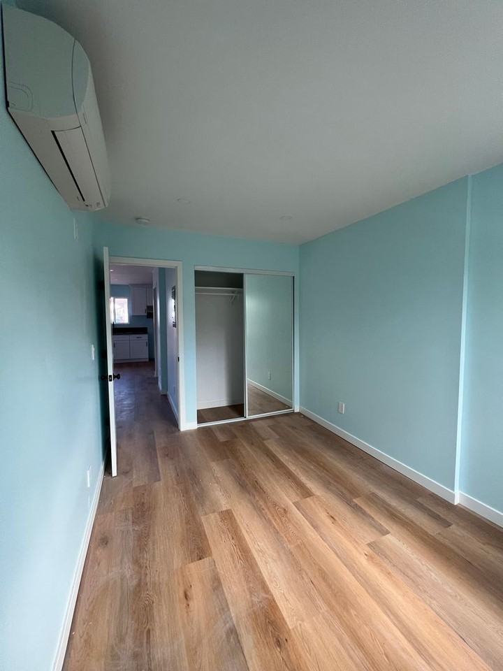 1688 E Plymouth St - Photo 5 of 10