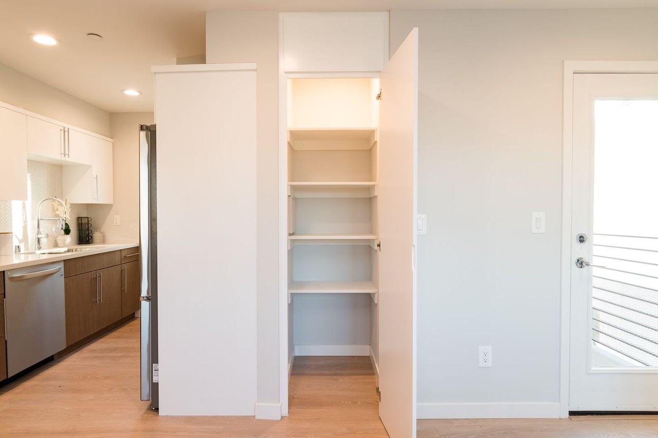 5246 Cleon Ave - Photo 7 of 20
