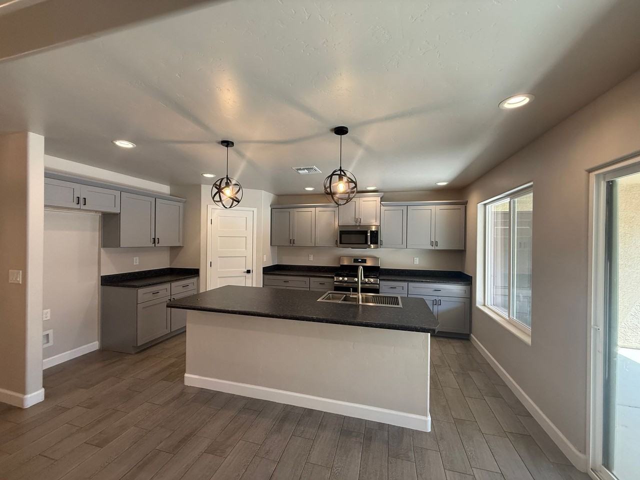 3038 Mallory Loop - Photo 3 of 11