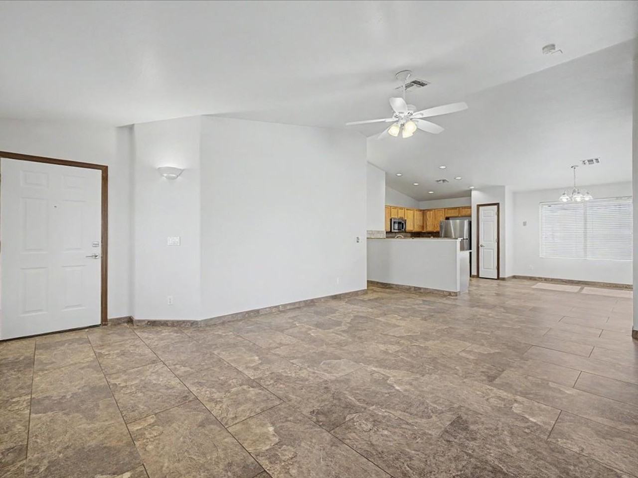 10451 E Vashon St - Photo 4 of 27