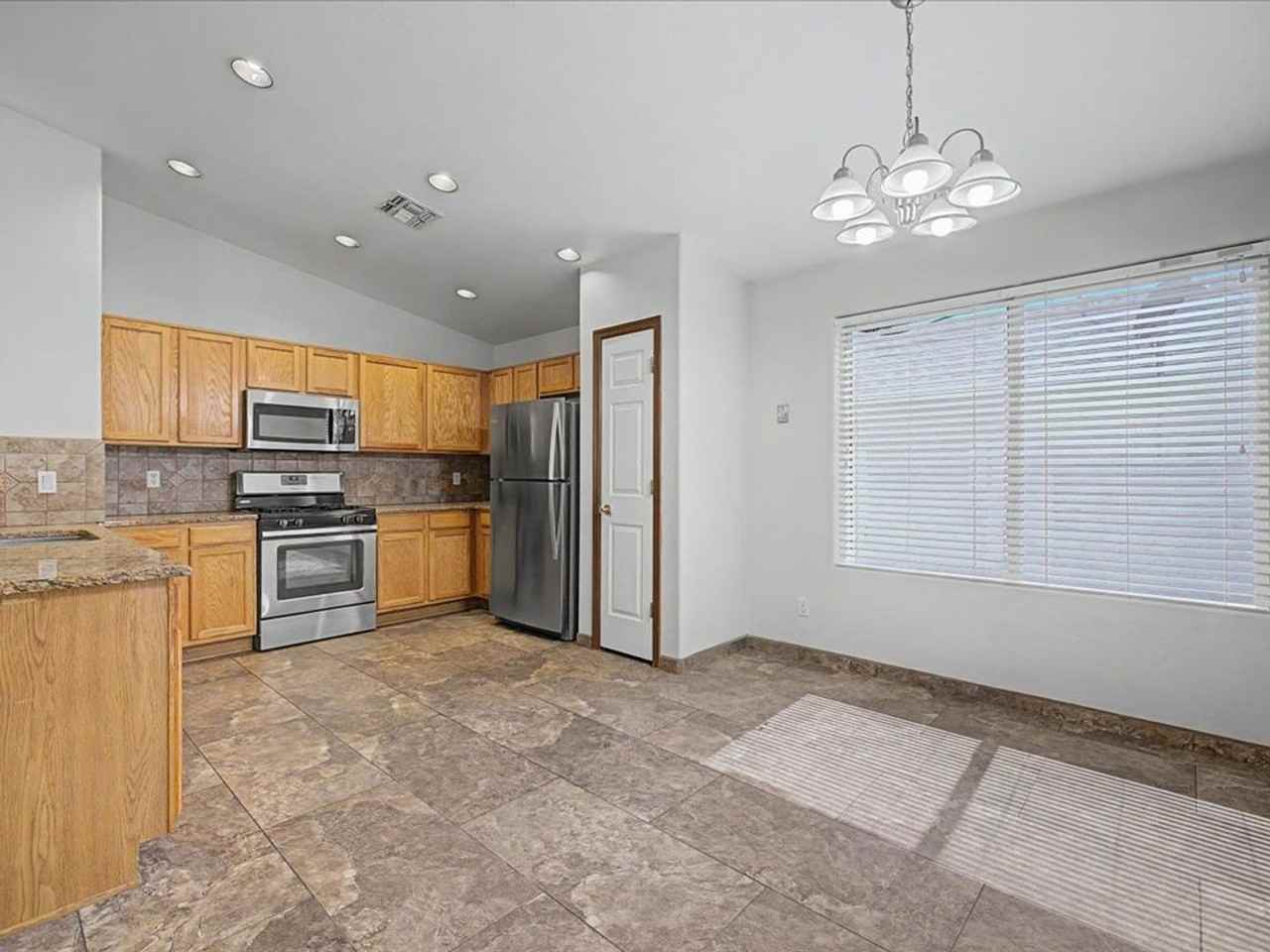 10451 E Vashon St - Photo 6 of 27