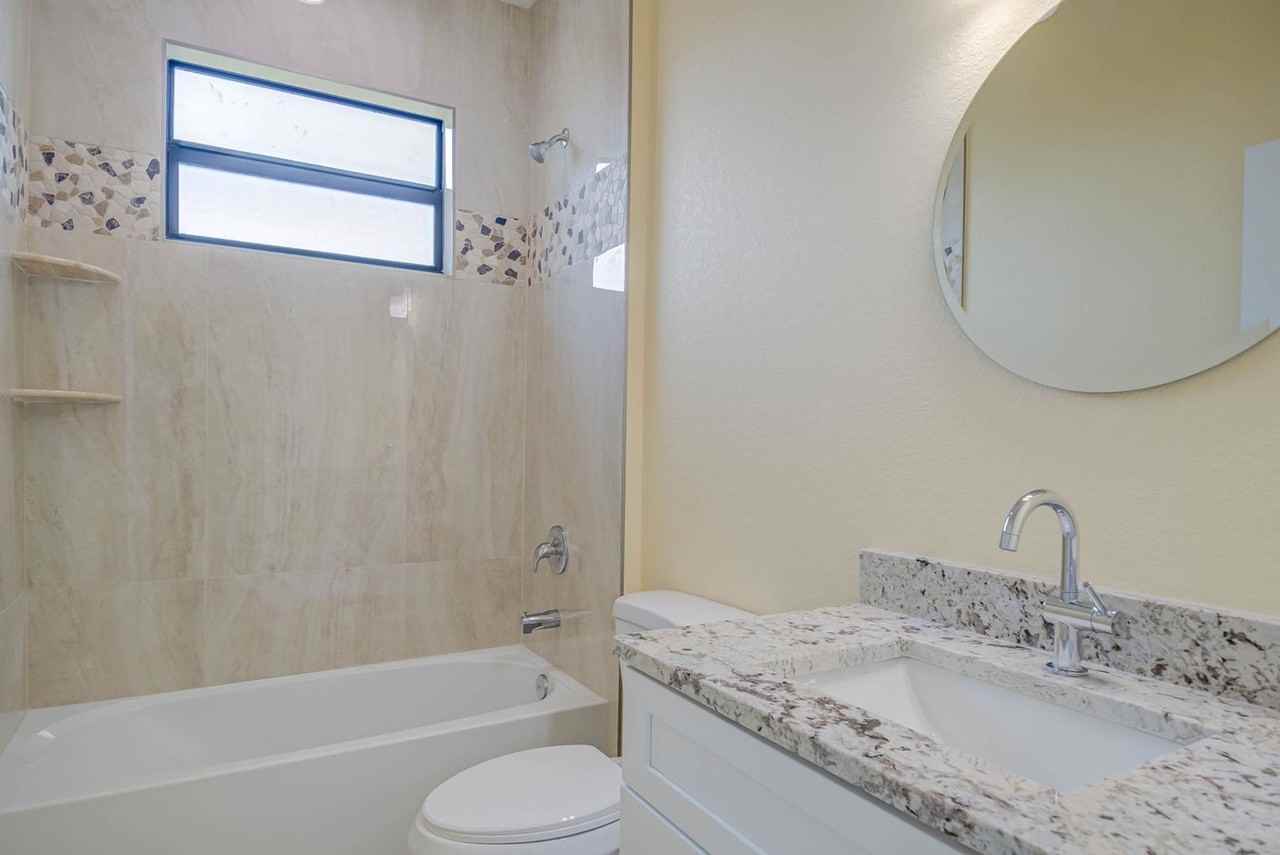 637 Cardinal St E - Photo 2 of 37