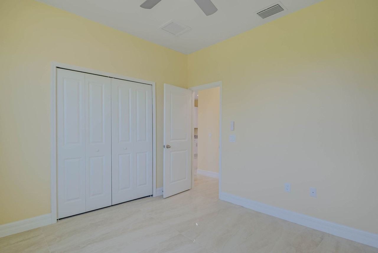 637 Cardinal St E - Photo 6 of 37