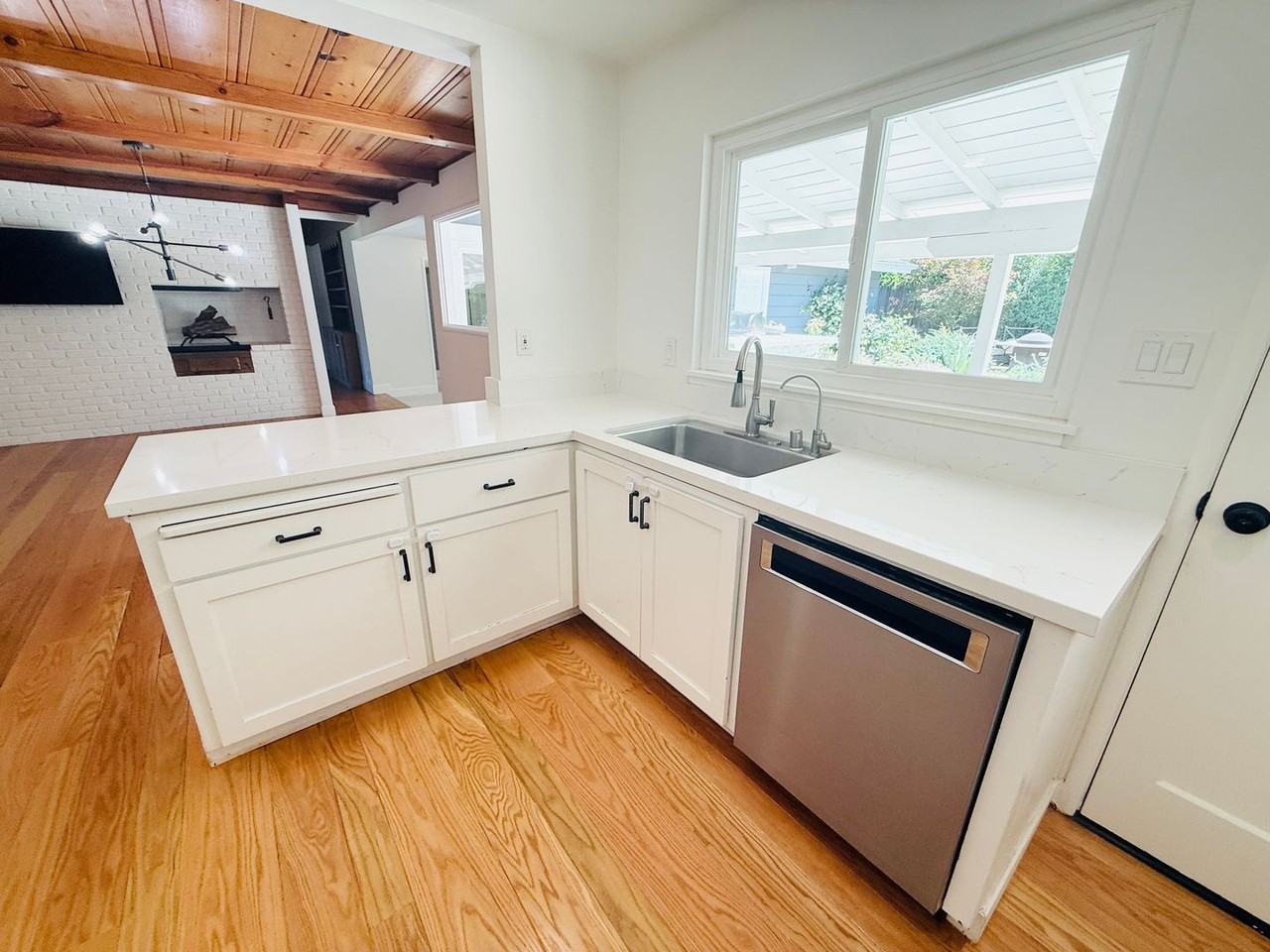 845 Mcellen Way - Photo 4 of 19