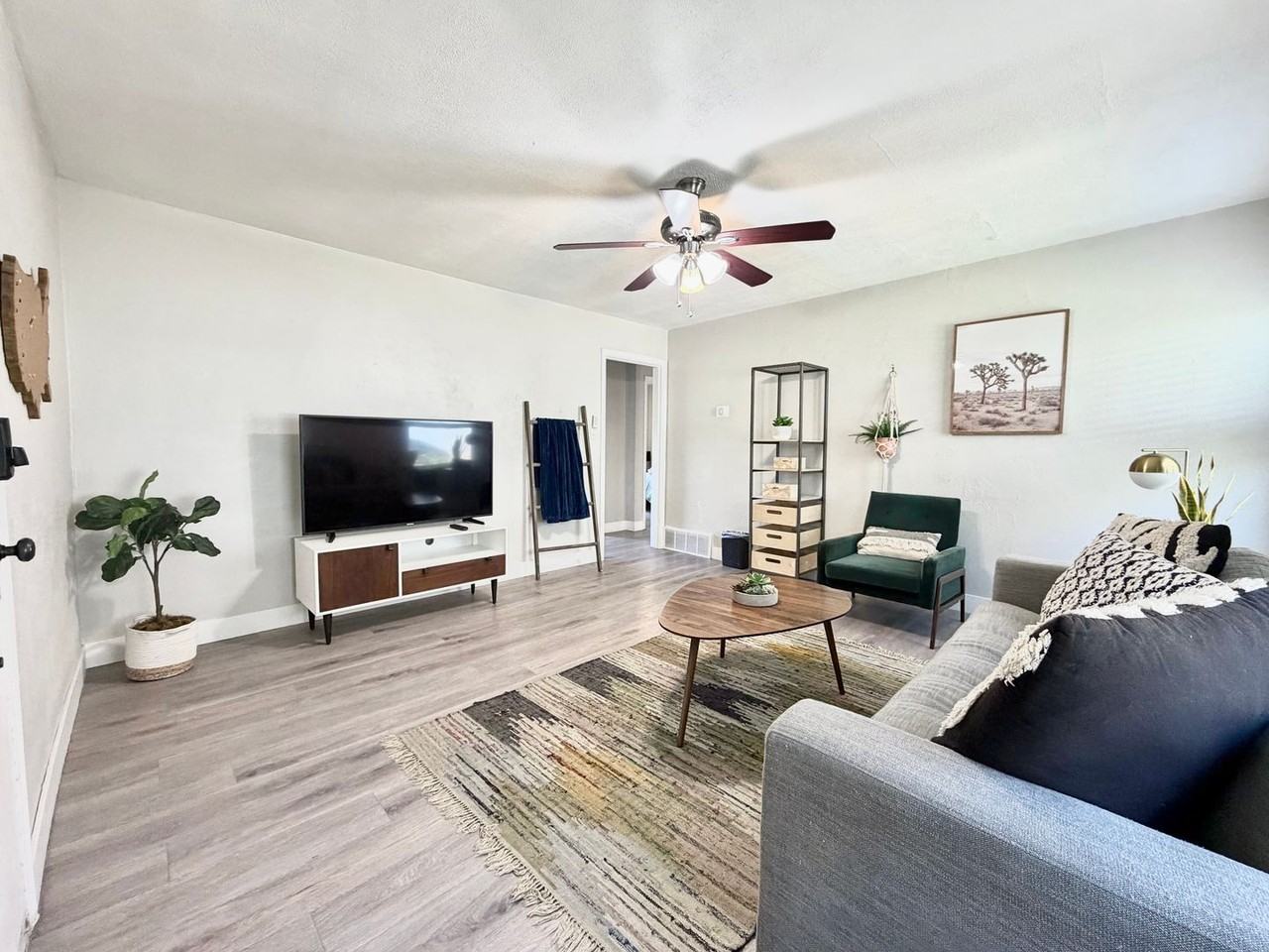 37 W Robert Ave - Photo 2 of 29