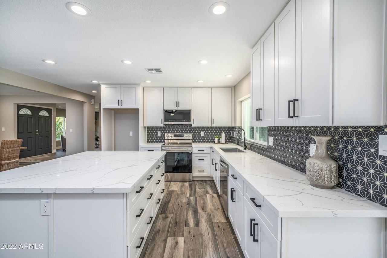 5017 E Acoma Dr - Photo 4 of 6