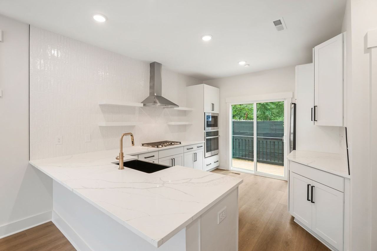 1015 Grant St - Photo 4 of 25