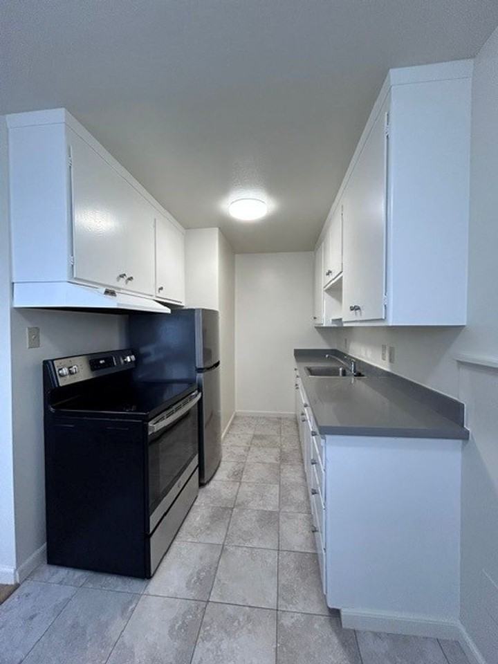 939 Lexington Ave #1 - Photo 3 of 16