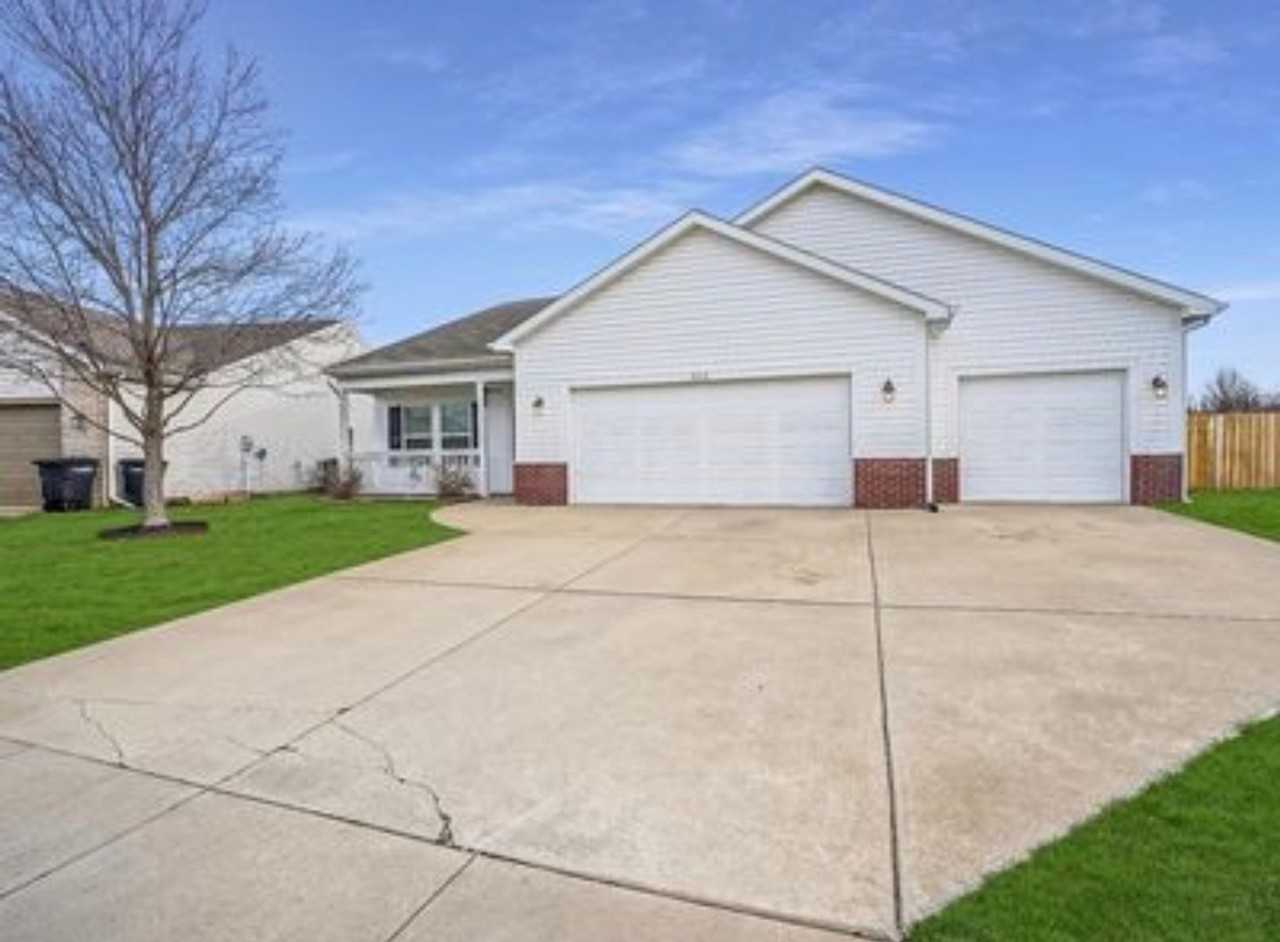2712 Gulfstream Ln - Photo 4 of 26